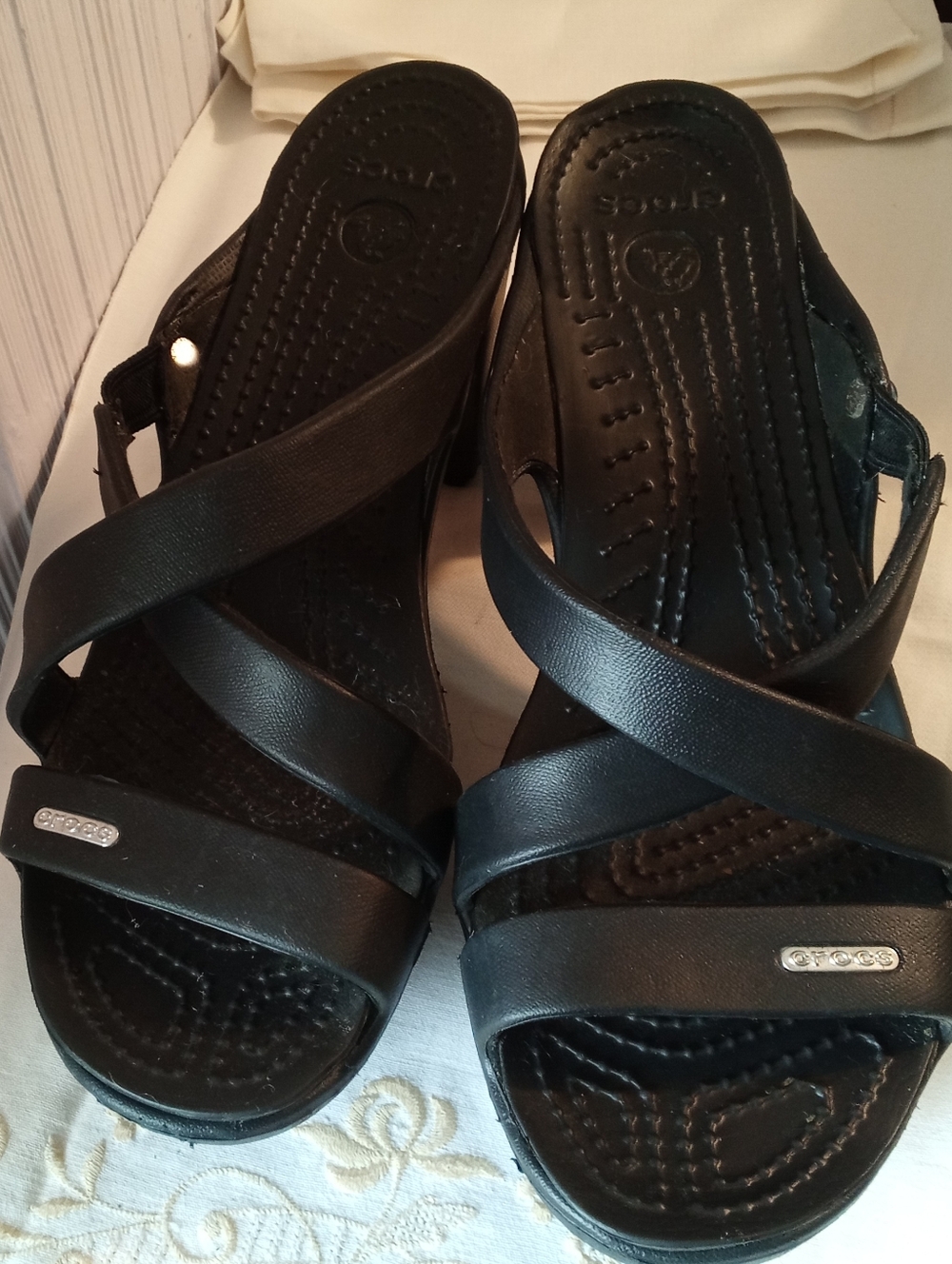 CROCS Cyprus Heels Black Sandals  Women’s Size 8